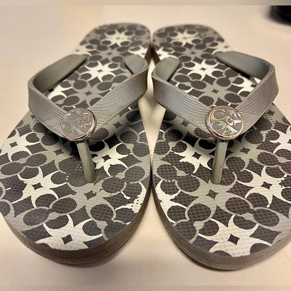 Coach Flip Flops Light Olive Green Sz 6/7